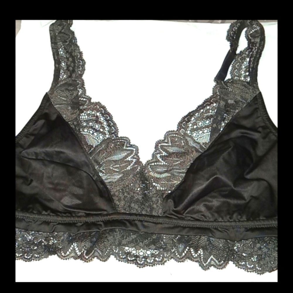 LUXURY MOMENTS LACE BRAS